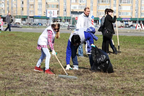 Спортсмены и болельщики вышли на Всероссийский экологический субботник «Зеленая Россия».